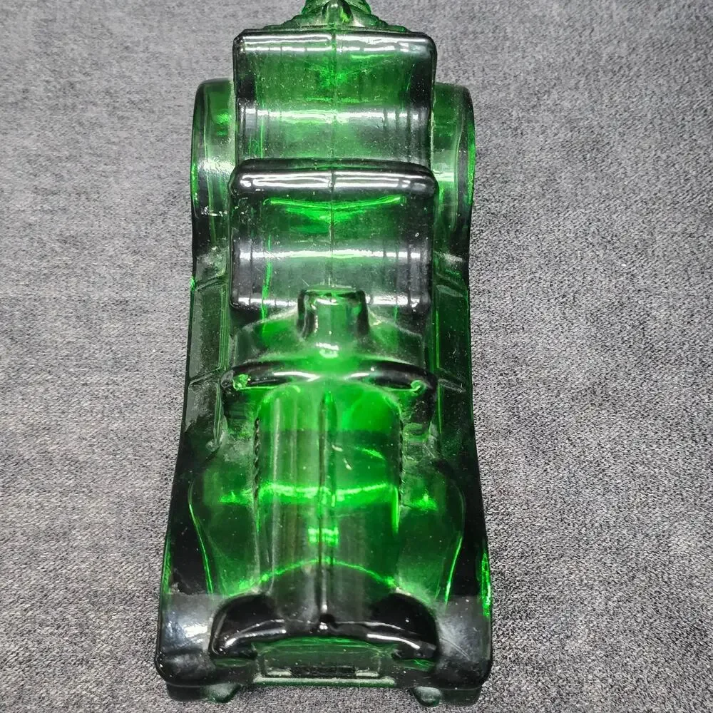 Vintage Avon Station Wagon Tai Winds After Shave Glass Car Decanter